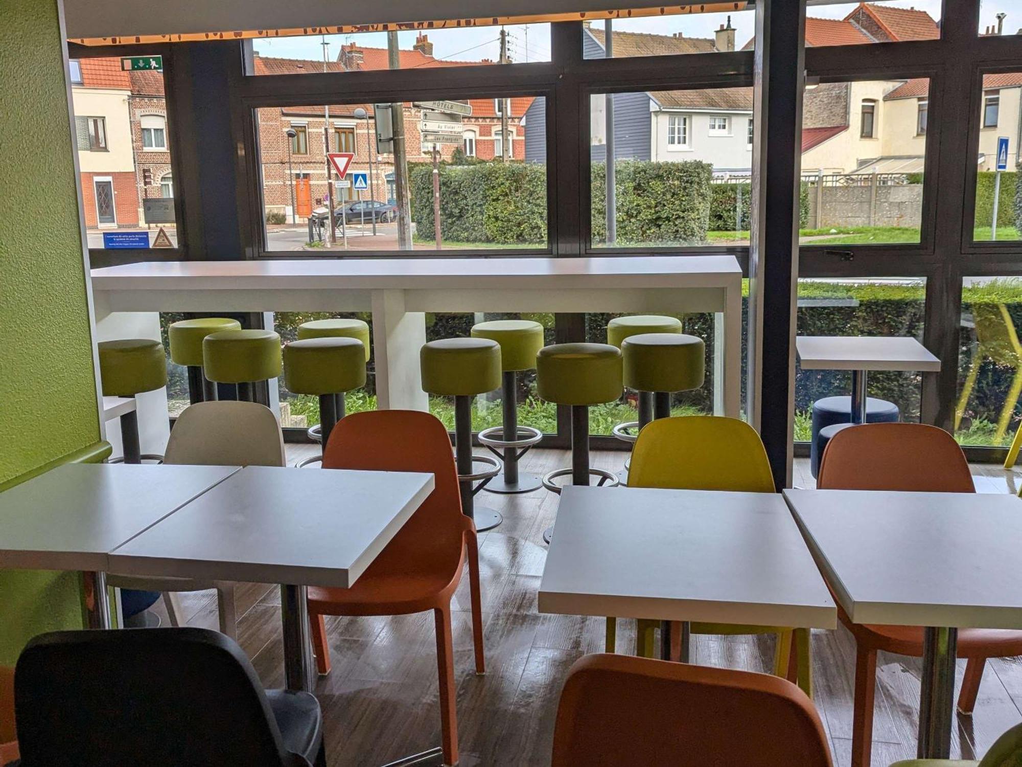 Ibis Budget Saint-Omer Centre Esterno foto