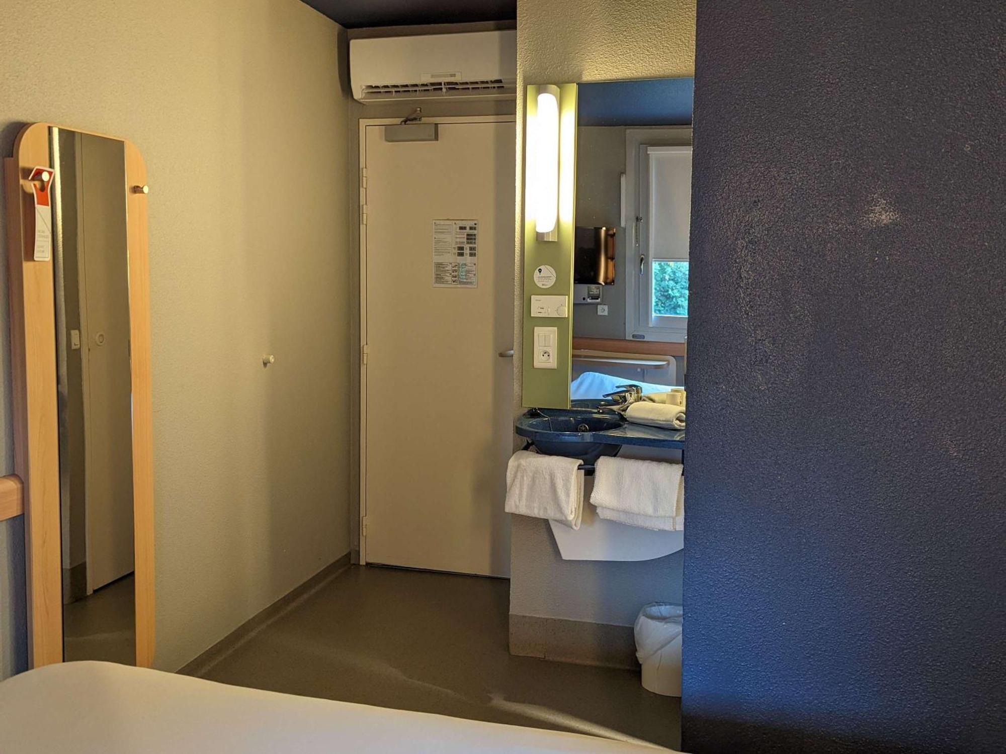 Ibis Budget Saint-Omer Centre Esterno foto