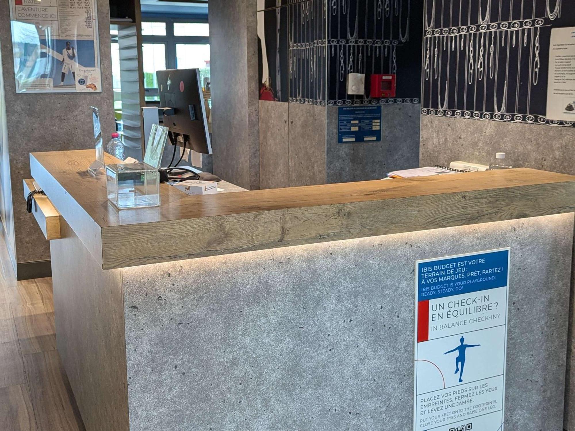 Ibis Budget Saint-Omer Centre Esterno foto